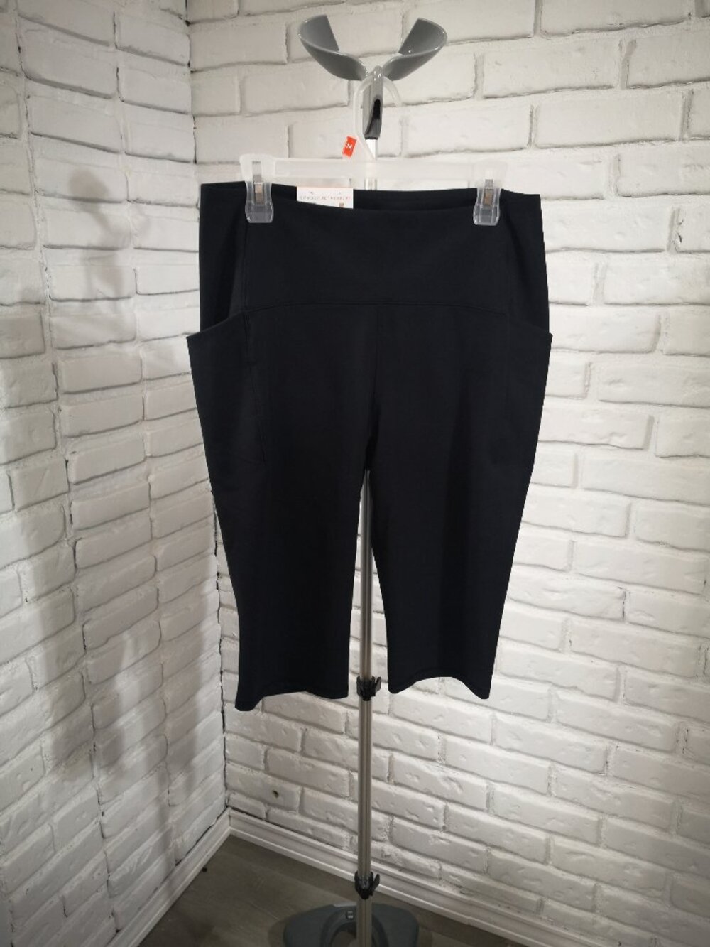 NWT Spyder Active / Sport Woman's Size XXL Black Knee Length High Rise Leggings